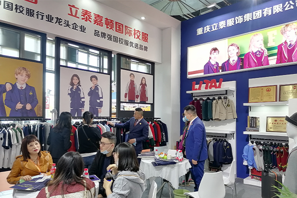中国校服十大品牌-员工风采